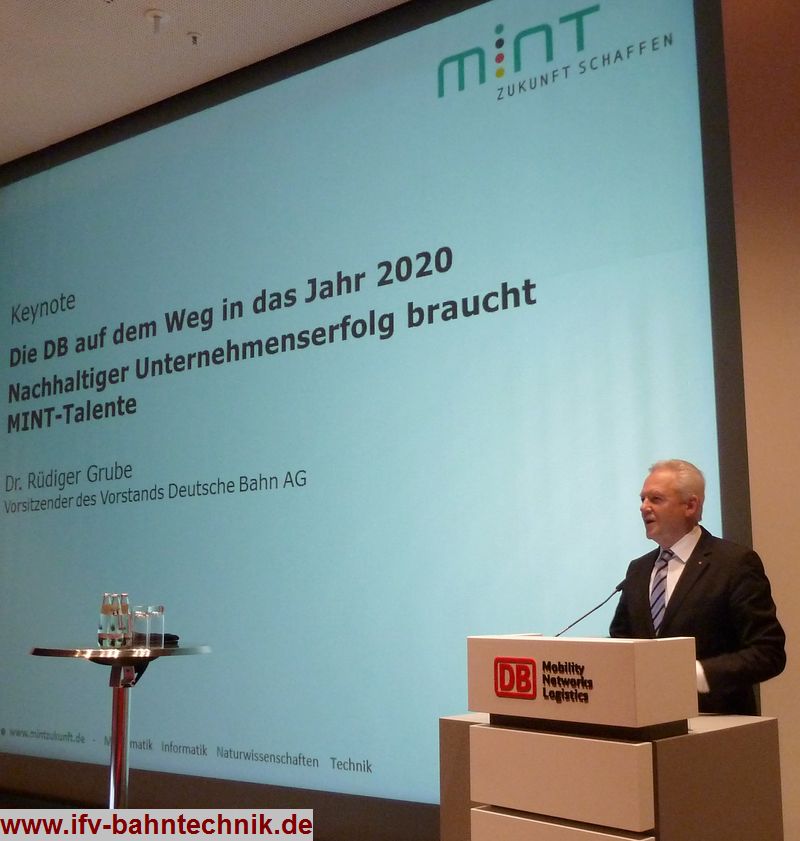 FACHKRAEFTEUEBERSCHUSS - statt Fachkraeftemangel