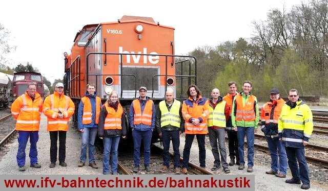 02_05_GRUPPENBILD_Bahn-Akustik-Seminar-2014_IFV-BAHNTECHNIK_Copyright_2014_1_1.jpg - Seminargruppe