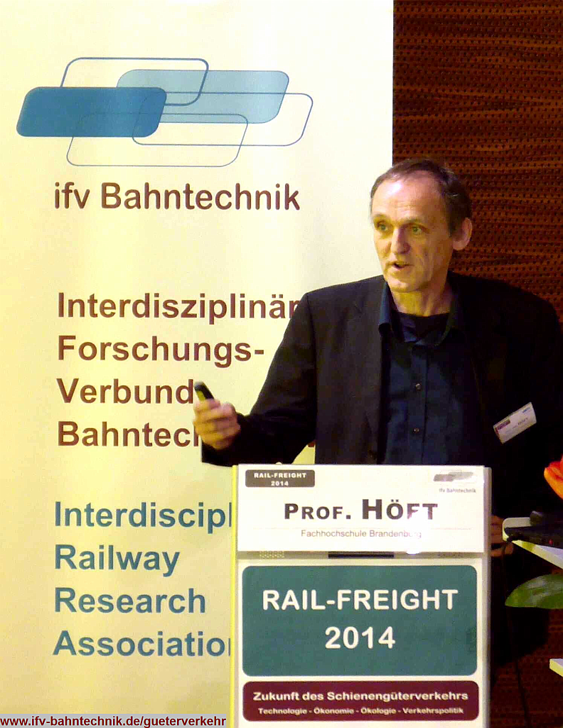 01_04_HOEFT.png - Prof. Dr. Uwe HÖFT (Fachgebiet Marketing / Innovation) - [Fachhochschule Brandenburg]:Vergleich von Systemen des Kombinierten Verkehrs