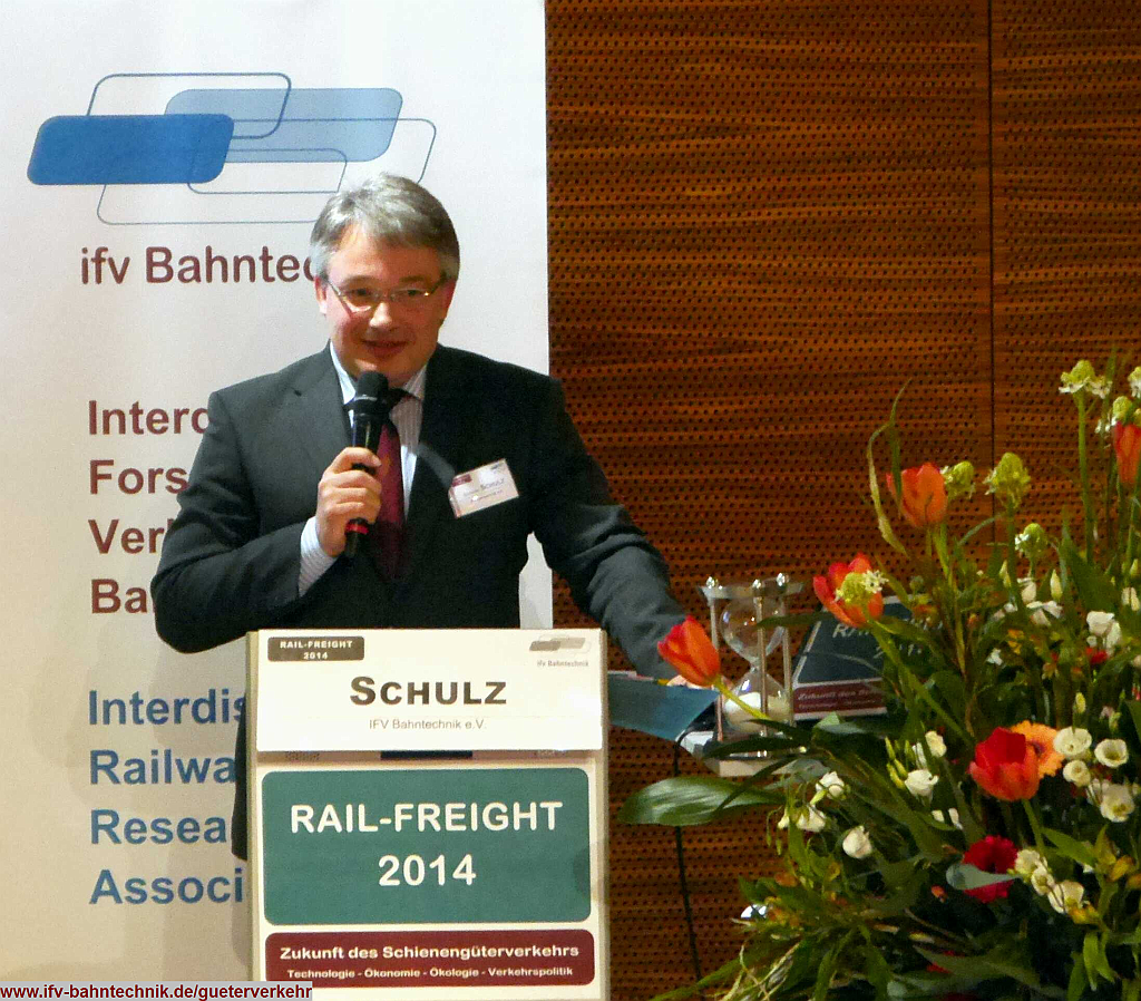 01_10_SCHULZ.png - Dipl.-Volkswirt Eckhard SCHULZ (Geschäftsführer) - [IFV Bahntechnik e.V.]:RAIL-FREIGHT 2014:  Die Zukunft des Schienengüterverkehrs im Spannungsfeld von Technologie,  Ökonomie, Ökologie und Verkehrspolitik - (Thematische Einführung)