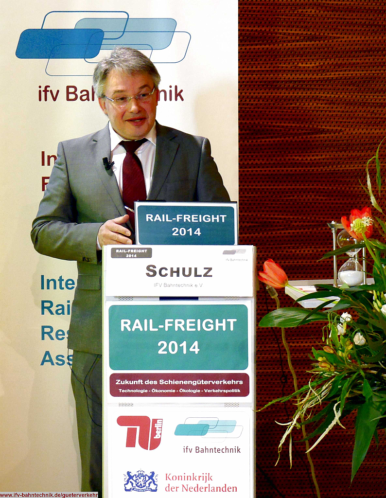 02_01_SCHULZ.png - Dipl.-Volkswirt Eckhard SCHULZ (Geschäftsführer) - [IFV Bahntechnik e.V.]:Neue Herausforderungen für den Schienengüterverkehr 