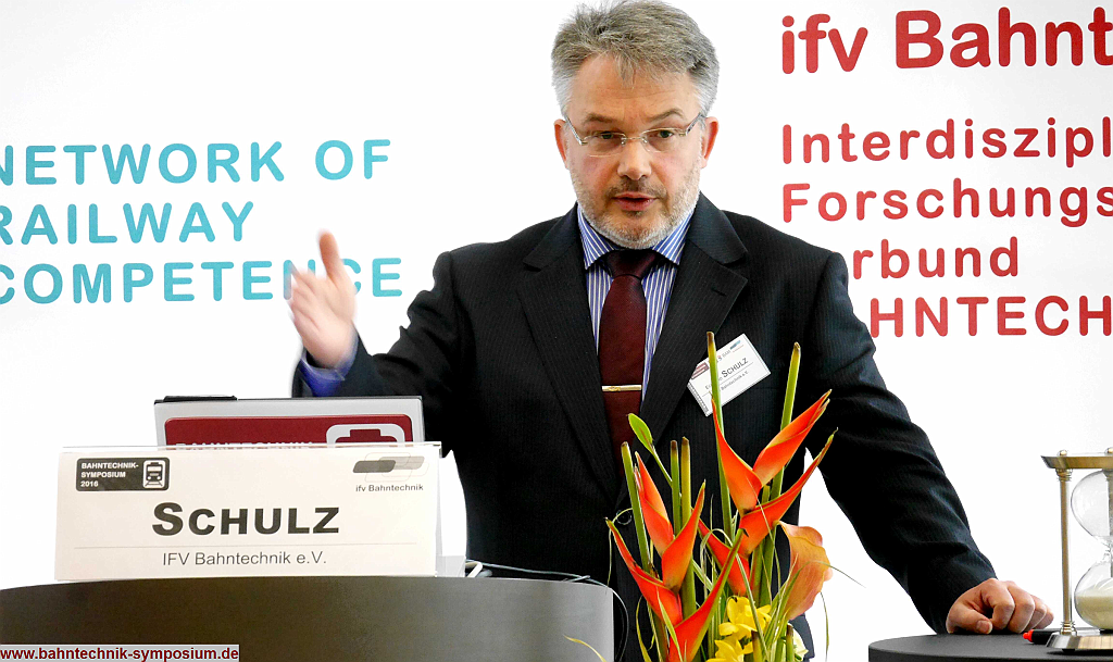 20_SCHULZ_IFV_BAHNTECHNIK-SYMPOSIUM_2016_Copyright2016.png - Dipl.-Volkswirt E. SCHULZ (Fachkoordinator) - [Kompetenznetz Schienengüterverkehr]:SCHIENENGÜTERVERKEHR und BAHN-EFFIZIENZ beyond e-Mobility: Ausblick und Perspektiven für den modernen Schienengüterverkehr