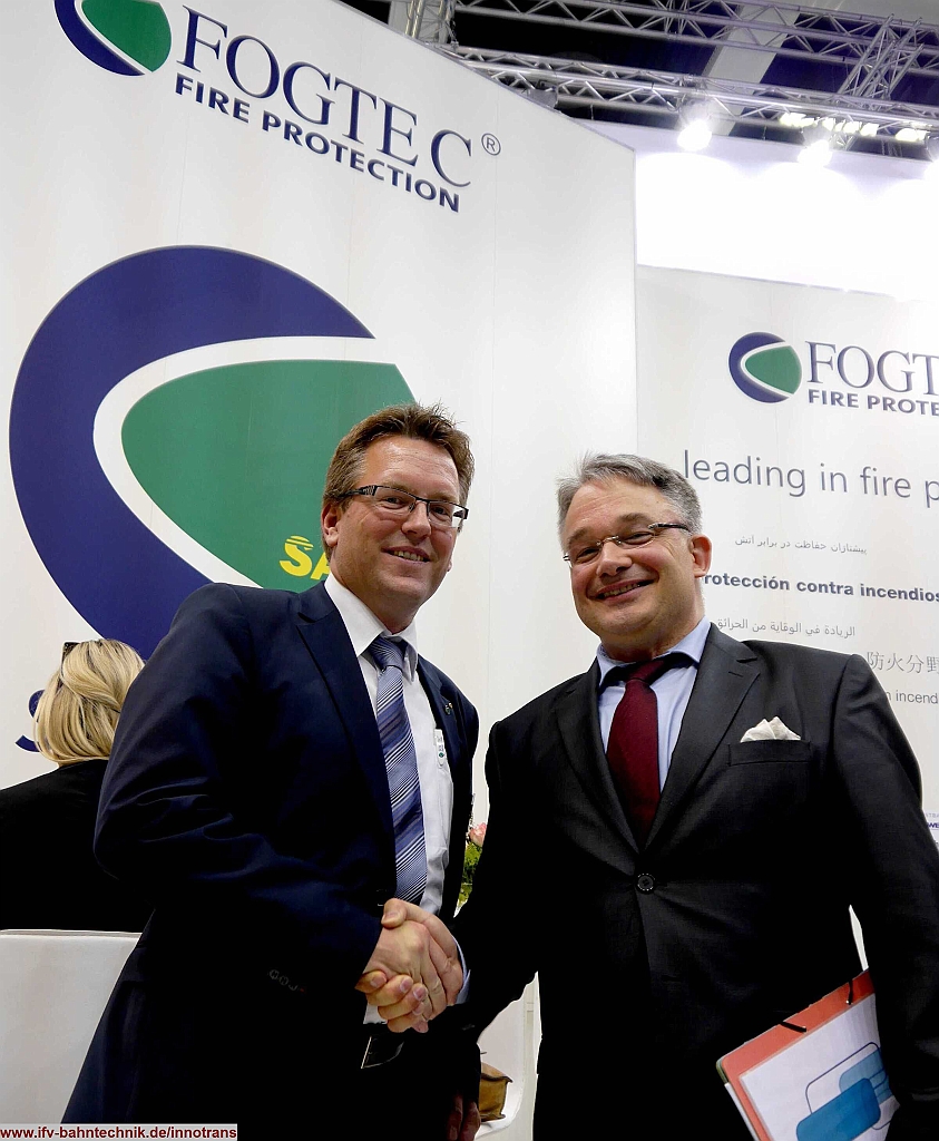 38_InnoTrans2016_IFV-BAHNTECHNIK_Copyright2016.JPG - v.l.n.r.: Dipl.-Ing Roger-A. DIRKSMEIER - [FOGTEC Brandschutz GmbH & Co.KG] und Dipl.-Volkswirt Eckhard SCHULZ - [IFV BAHNTECHNIK e.V.] 