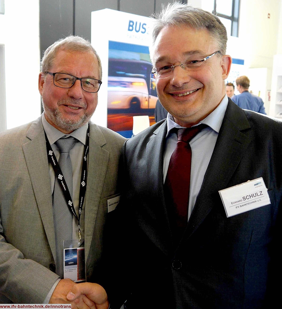 43_InnoTrans2016_IFV-BAHNTECHNIK_Copyright2016.JPG - v.l.n.r.: Dr. Joachim WINTER - [DLR e.V.] und Dipl.-Volkswirt Eckhard SCHULZ - [IFV BAHNTECHNIK e.V.] 