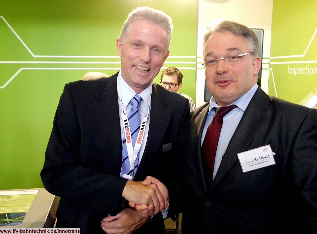 44_InnoTrans2016_IFV-BAHNTECHNIK_Copyright2016.JPG - v.l.n.r.: Dipl.-Ing. (FH) Heiko GERMROTH - [SCONRAIL Ltd.] und Dipl.-Volkswirt Eckhard SCHULZ - [IFV BAHNTECHNIK e.V.] 