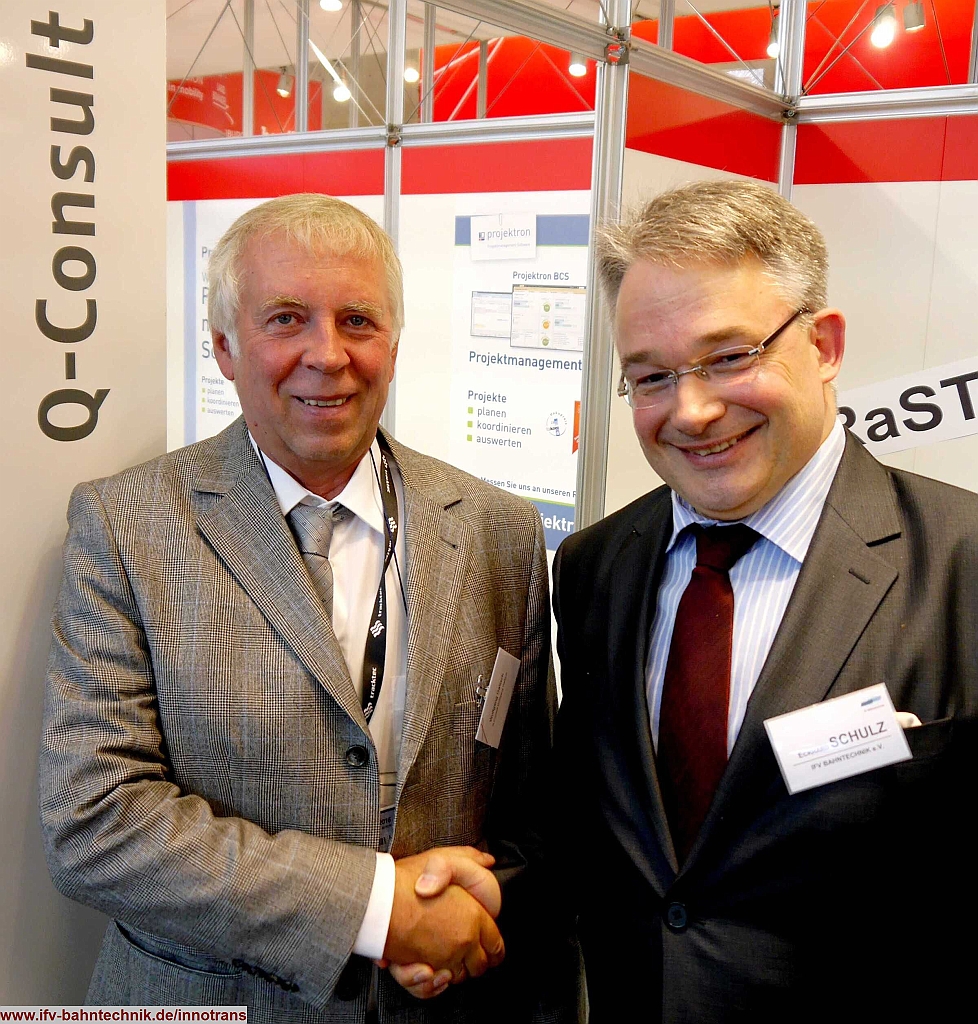 50_InnoTrans2016_IFV-BAHNTECHNIK_Copyright2016.JPG - v.l.n.r.: Dipl.-Ing. Wolfgang GALLISCH - [Q-Consult] und Dipl.-Volkswirt Eckhard SCHULZ - [IFV BAHNTECHNIK e.V.] 
