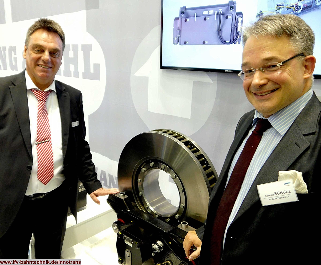 52_InnoTrans2016_IFV-BAHNTECHNIK_Copyright2016.JPG - v.l.n.r.: Peter SPILKER - [HANNING & KAHL GmbH & Co. KG] und Dipl.-Volkswirt Eckhard SCHULZ - [IFV BAHNTECHNIK e.V.] 