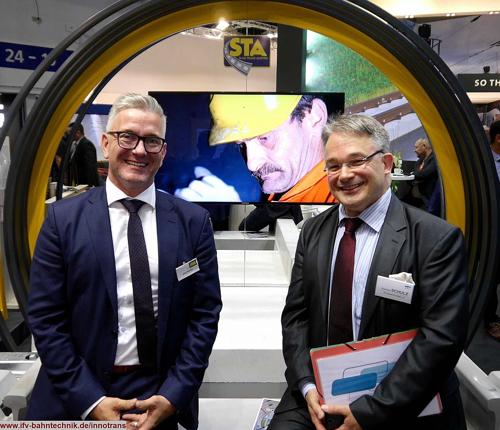 58_InnoTrans2016_IFV-BAHNTECHNIK_Copyright2016.JPG - v.l.n.r.: Jörg FENSKE - [Porr Bau GmbH] und Dipl.-Volkswirt Eckhard SCHULZ - [IFV BAHNTECHNIK e.V.] 