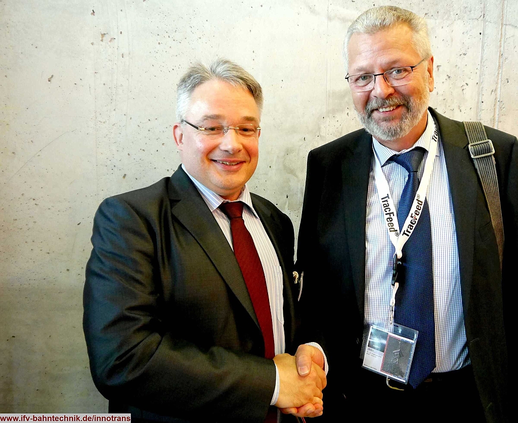 59_InnoTrans2016_IFV-BAHNTECHNIK_Copyright2016.JPG - v.l.n.r.: Dipl.-Volkswirt Eckhard SCHULZ - [IFV BAHNTECHNIK e.V.] und Dr.-Ing. Thomas DRESSLER