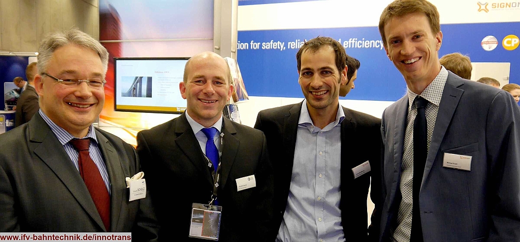 65_InnoTrans2016_IFV-BAHNTECHNIK_Copyright2016.JPG - v.l.n.r.: Dipl.-Volkswirt Eckhard SCHULZ - [IFV BAHNTECHNIK e.V.], Henrik HARMS - [TÜV SÜD Rail GmbH], Frank SCHIFFMANN - [SIGNON GmbH] und Michael KRAHL - [SIGNON GmbH] 