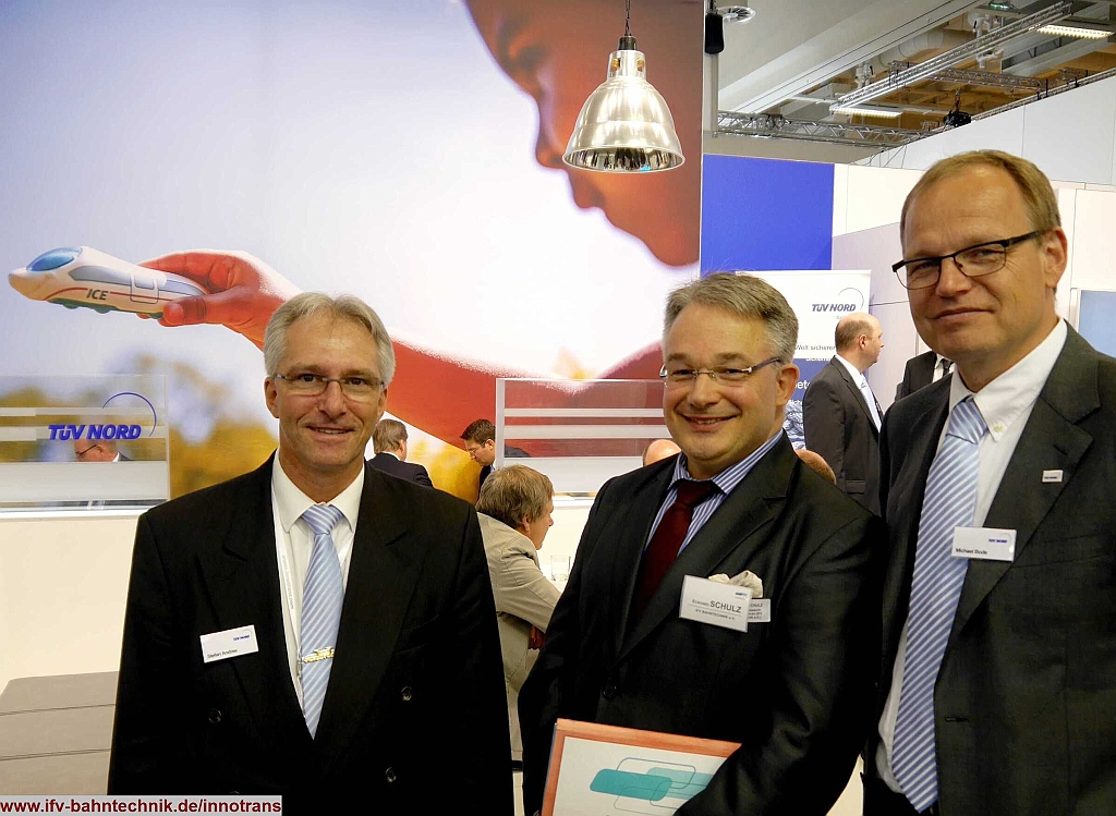 66_InnoTrans2016_IFV-BAHNTECHNIK_Copyright2016.JPG - v.l.n.r.: Dipl.-Ing. Stefan ANDREÈ - [TÜV NORD Systems GmbH & Co. KG], Dipl.-Volkswirt Eckhard SCHULZ - [IFV BAHNTECHNIK e.V.] und Dipl.-Ing. Michael BODE - [TÜV NORD EnSys Hannover GmbH & Co. KG]