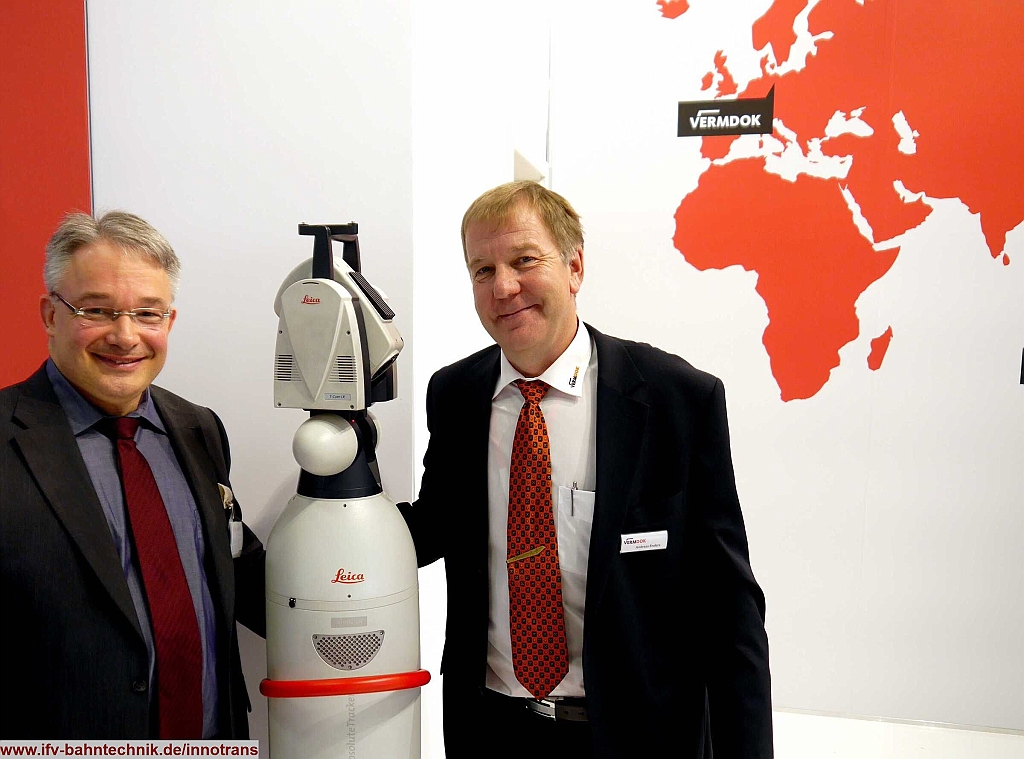 75_InnoTrans2016_IFV-BAHNTECHNIK_Copyright2016.JPG - v.l.n.r.: Dipl.-Volkswirt Eckhard SCHULZ - [IFV BAHNTECHNIK e.V.] und Dipl.-Ing Andreas ENDERS - [VERMDOK. GmbH]