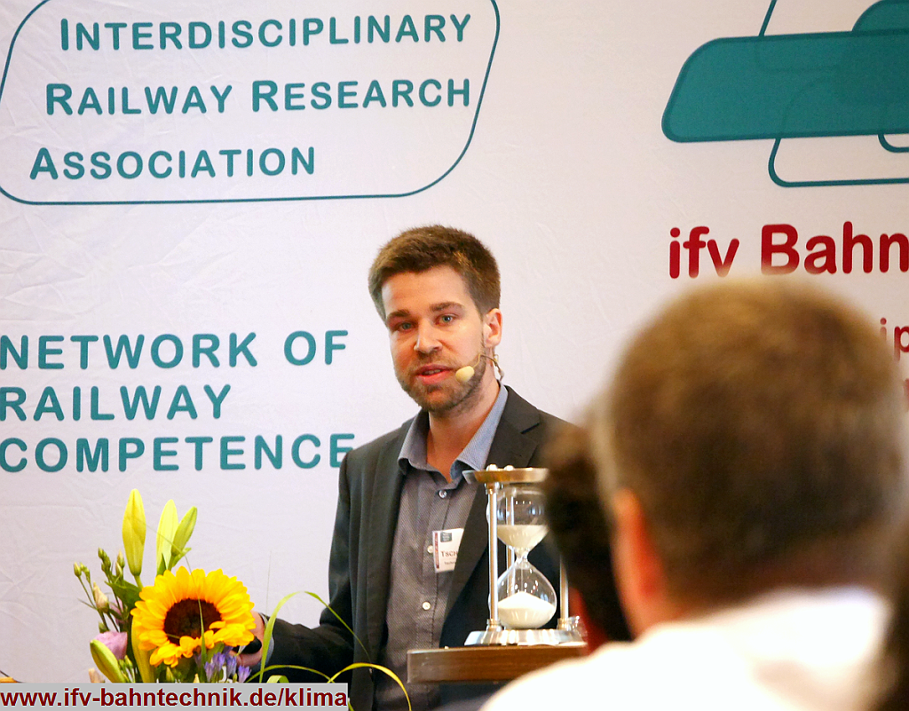 54_TSCHEPE_RAIL-HVAC2017_IFV-Bahntechnik_Copyright2017.png - Jonathan TSCHEPE, M.Sc. (Wissenschaftlicher Mitarbeiter) - [Technische Universität Berlin]:Einfluss des Fahrtwindes auf den Gegendruck bei Ein- und Auslassöffnungen sowie die Leistung von Lüftungsanlagen bei Schienenfahrzeugen