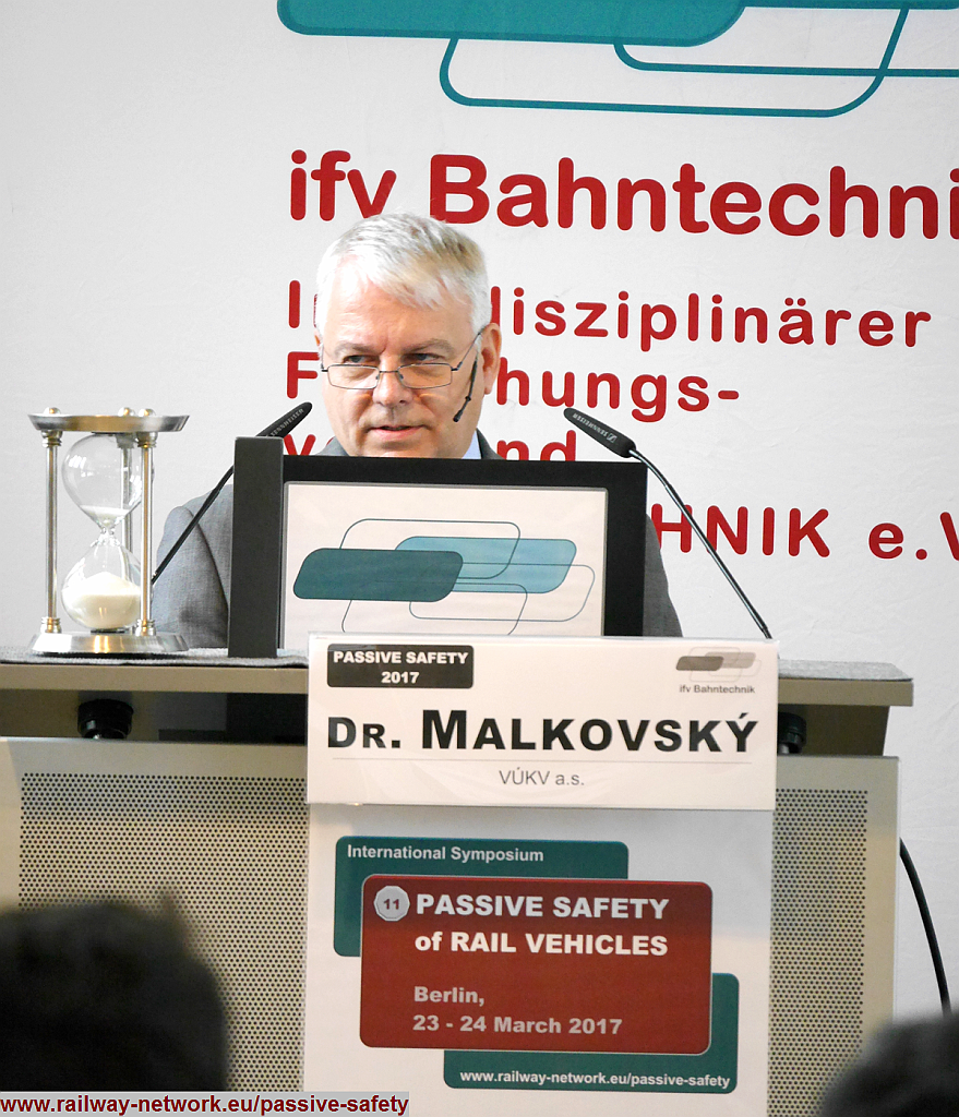 13_MALKOVSKY_PS2017_IFV-BAHNTECHNIK_Copyright2017.png - Dr.-Ing. Zdenek MALKOVSKY - [VÚKV a.s.]:Accidents of pedestrians with trams in Czech Republic: The new european standard >Vehicle end design for trams and light rail vehicles with respect to pedestrian safety<