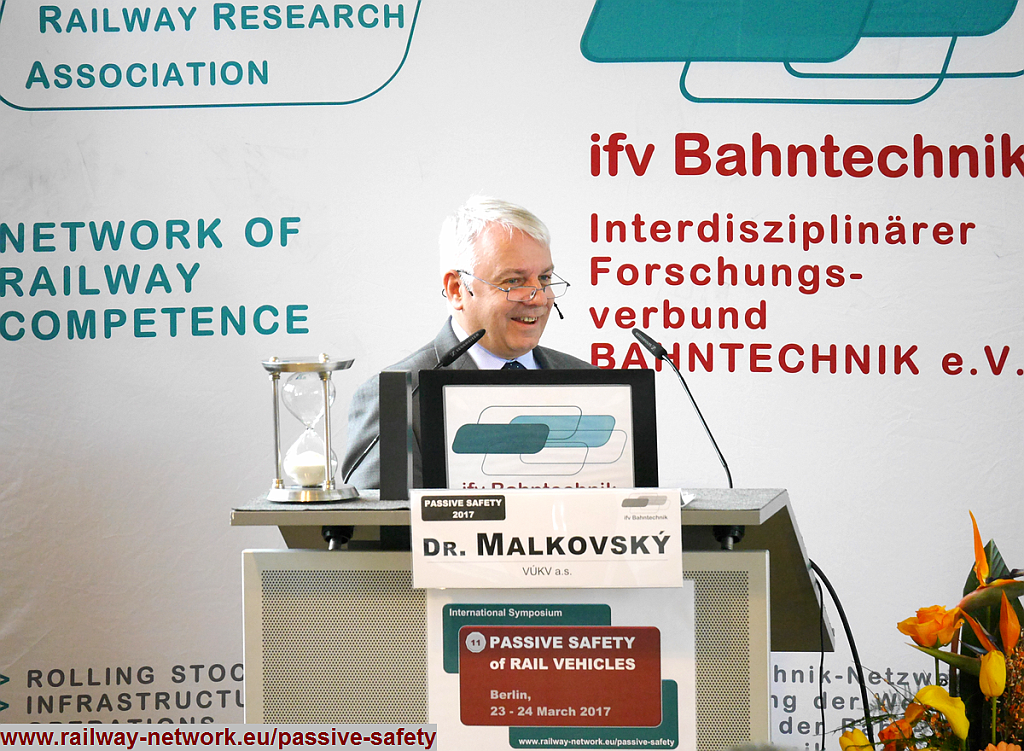 14_MALKOVSKY_PS2017_IFV-BAHNTECHNIK_Copyright2017.png - Dr.-Ing. Zdenek MALKOVSKY - [VÚKV a.s.]:Accidents of pedestrians with trams in Czech Republic: The new european standard >Vehicle end design for trams and light rail vehicles with respect to pedestrian safety<