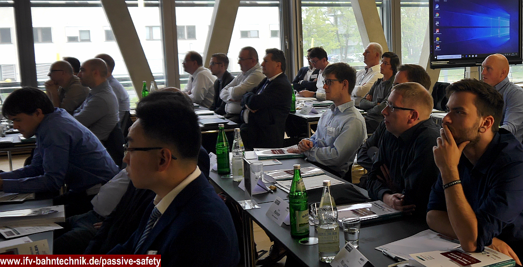 01_PLENUM_PS2019_IFV-BAHNTECHNIK_Copyright2019.png - audience of the conference "Passive Safety 2019"