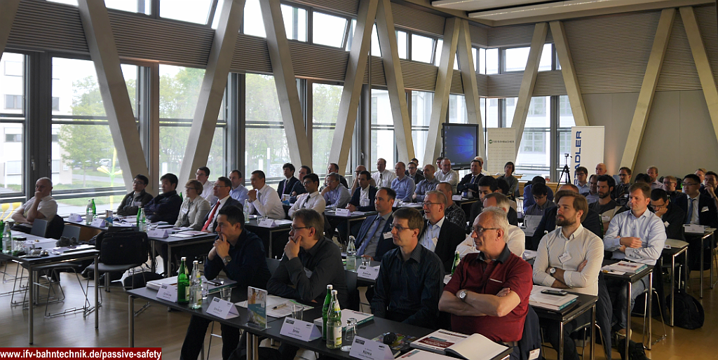 02_PLENUM_PS2019_IFV-BAHNTECHNIK_Copyright2019.png - audience of the conference "Passive Safety 2019"