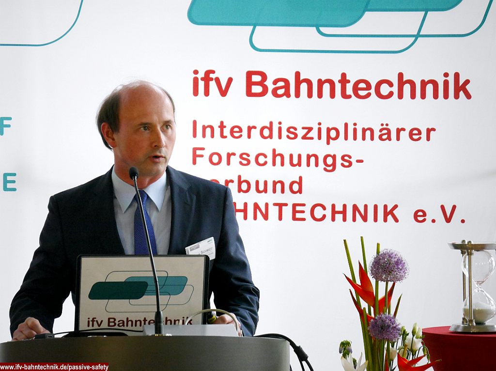 02_SCHMIDT_PS2019_IFV-BAHNTECHNIK_Copyright2019.png - Dipl.-Ing. Gerhard M. SCHMIDT, M. Sc. - [Siemens Mobility GmbH]:ECONOMIC IMPACT: ARE CRASHWORTHY VEHICLES WORSE IN EVERYDAY SERVICE?