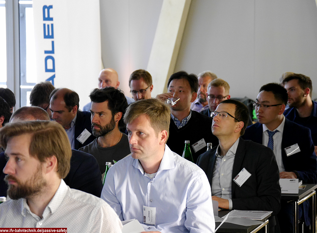 03_PLENUM_PS2019_IFV-BAHNTECHNIK_Copyright2019.png - audience of the conference "Passive Safety 2019"